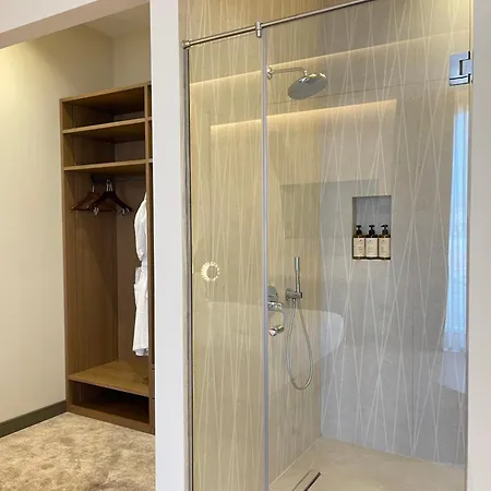 Grand Duka & Hotell Durrës