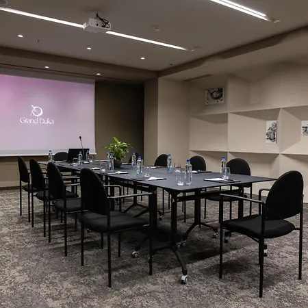 Hotel Grand Duka &